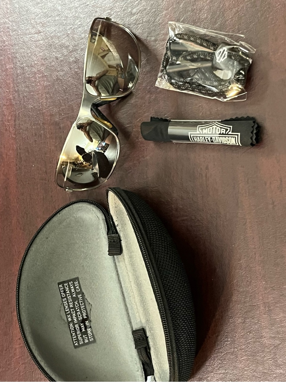 Harley-Davidson Mirrored Lens Sunglasses with Black Case and Accessories